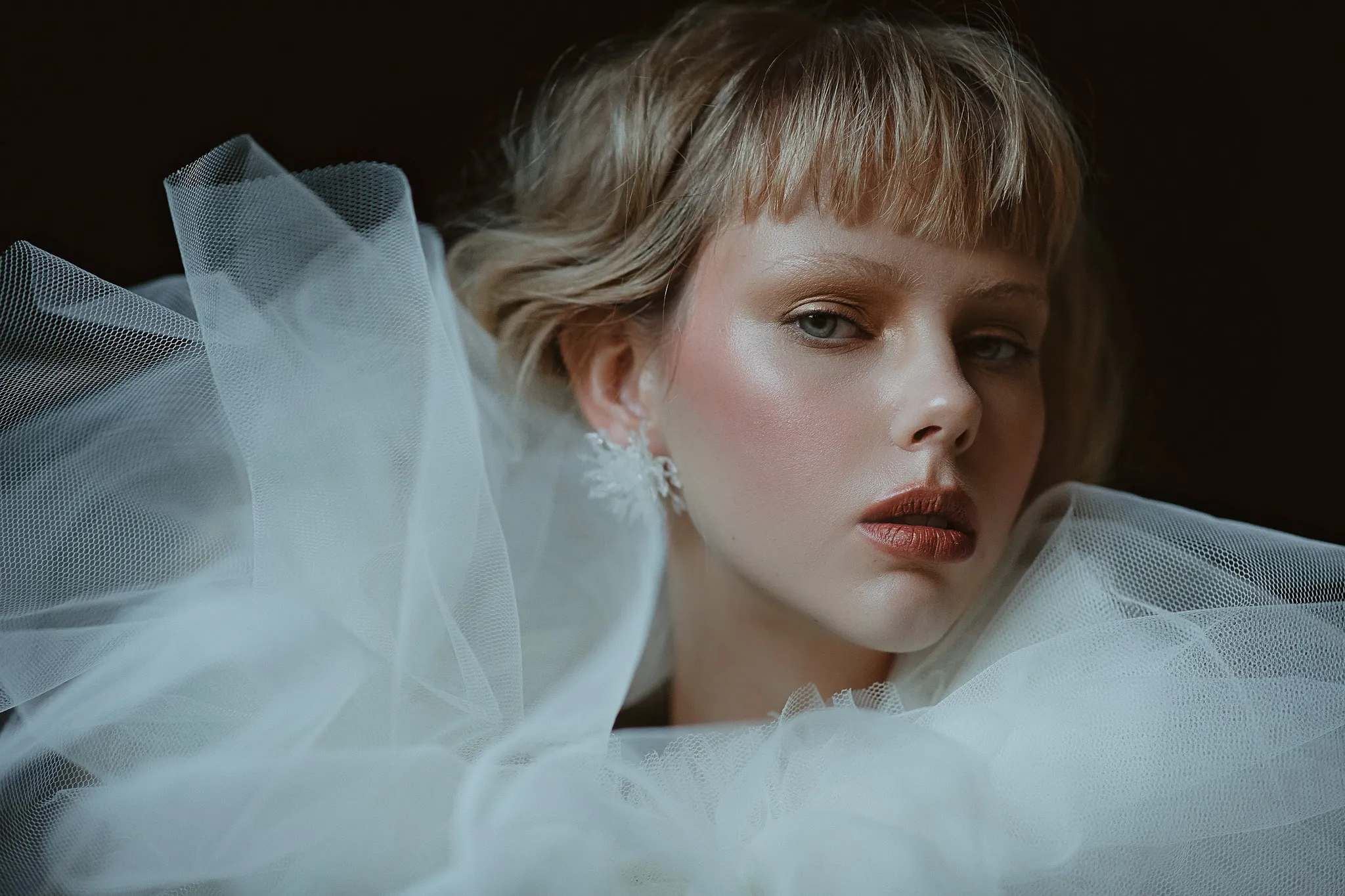 Portrait of a model with a voluminous white sculptural textile collar